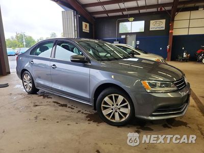 Czwarte zdjęcie samochodu z boku: 2015 VOLKSWAGEN JETTA SE VIN:3VWD17AJ6FM401134 - miniatura