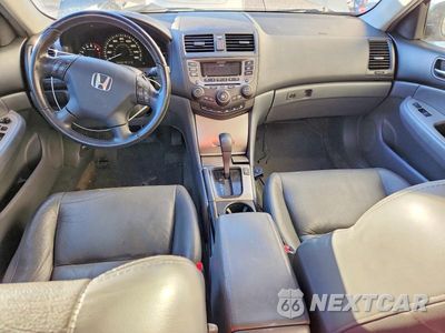 Zdjęcie 8 z 13 samochodu: 2007 HONDA ACCORD EX VIN:1HGCM56807A035204 - miniatura
