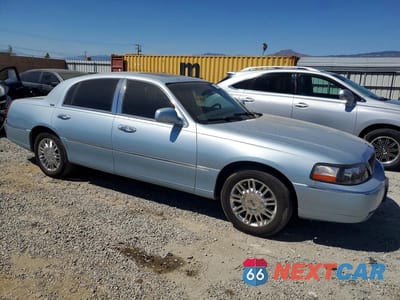 Czwarte zdjęcie samochodu z boku: 2007 LINCOLN TOWN CAR SIGNATURE LIMITED VIN:1LNHM82W07Y606820 - miniatura