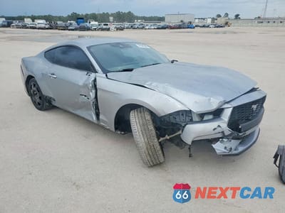 Czwarte zdjęcie samochodu z boku: 2025 FORD MUSTANG ECOBOOST VIN:1FA6P8TH0S5118003 - miniatura
