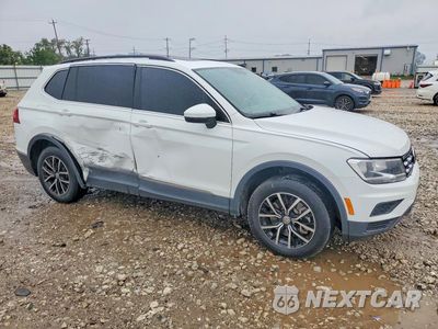 Czwarte zdjęcie samochodu z boku: 2021 VOLKSWAGEN TIGUAN SE VIN:3VV2B7AX0MM030580 - miniatura