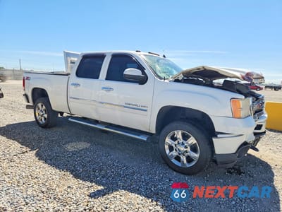 Czwarte zdjęcie samochodu z boku: 2014 GMC SIERRA K2500 DENALI VIN:1GT125E89EF103092 - miniatura