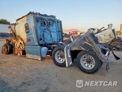 Drugie zdjęcie samochodu z przodu: 2013 FREIGHTLINER CASCADIA SEMI TRUCK VIN:3AKJGLDR6DSBV5313 - miniatura