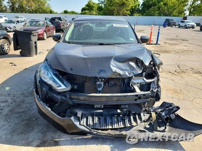 Piąte zdjęcie samochodu w środku: 2018 NISSAN SENTRA S VIN:3N1AB7AP8JY335312 - miniatura