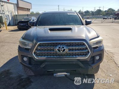 Piąte zdjęcie samochodu w środku: 2017 TOYOTA TACOMA TRD SPORT VIN:5TFCZ5AN9HX086213 - miniatura