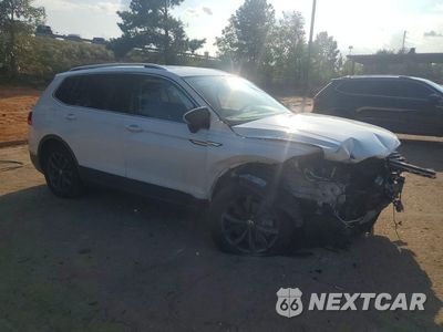Czwarte zdjęcie samochodu z boku: 2023 VOLKSWAGEN TIGUAN SE VIN:3VV3B7AX1PM114013 - miniatura