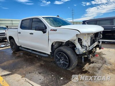 Czwarte zdjęcie samochodu z boku: 2021 CHEVROLET SILVERADO K1500 LT TRAIL BOSS VIN:1GCPYFED2MZ415151 - miniatura