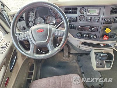 Zdjęcie 8 z 13 samochodu: 2018 PETERBILT 579 SEMI TRUCK VIN:1XPBA48X1JD478449 - miniatura