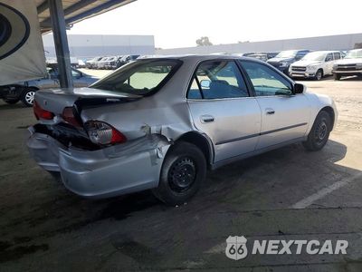 Trzecie zdjęcie samochodu z tyłu: 1998 HONDA ACCORD LX VIN:1HGCG5646WA077587 - miniatura