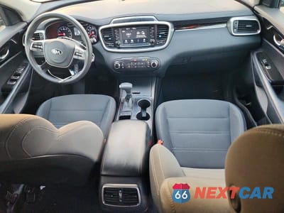 Zdjęcie 8 z 13 samochodu: 2019 KIA SORENTO L VIN:5XYPG4A33KG477853 - miniatura