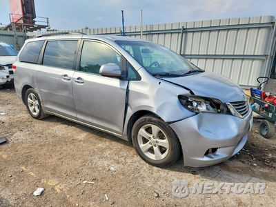 Czwarte zdjęcie samochodu z boku: 2013 TOYOTA SIENNA LE VIN:5TDKK3DC7DS337857 - miniatura