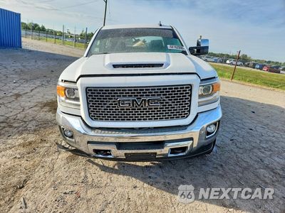 Piąte zdjęcie samochodu w środku: 2018 GMC SIERRA K2500 SLT VIN:1GT12TEY0JF115985 - miniatura