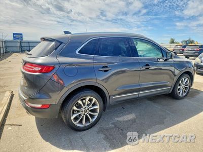 Trzecie zdjęcie samochodu z tyłu: 2018 LINCOLN MKC SELECT VIN:5LMCJ2C94JUL32719 - miniatura