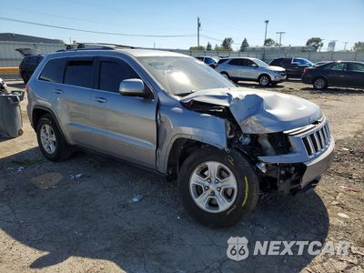 Czwarte zdjęcie samochodu z boku: 2015 JEEP GRAND CHEROKEE LAREDO VIN:1C4RJFAG6FC602220 - miniatura