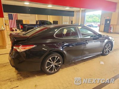 Trzecie zdjęcie samochodu z tyłu: 2018 TOYOTA CAMRY SE VIN:4T1B11HK2JU077668 - miniatura