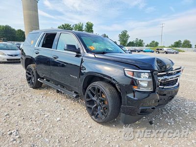 Czwarte zdjęcie samochodu z boku: 2019 CHEVROLET TAHOE K1500 LS VIN:1GNSKAKC2KR263256 - miniatura