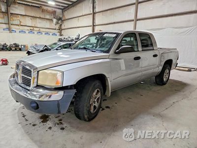 2005 DODGE DAKOTA QUAD SLT 1D7HE48N45S308348 - główne zdjęcie licytacji z USA - miniatura