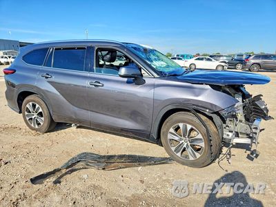 Czwarte zdjęcie samochodu z boku: 2021 TOYOTA HIGHLANDER XLE VIN:5TDGZRAH1MS516349 - miniatura