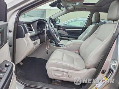 Zdjęcie 7 z 13 samochodu: 2019 TOYOTA HIGHLANDER XLE VIN:5TDJZRFH7KS592962 - miniatura