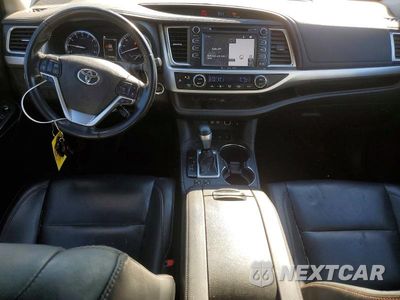 Zdjęcie 8 z 13 samochodu: 2019 TOYOTA HIGHLANDER XLE VIN:5TDJZRFH9KS993526 - miniatura