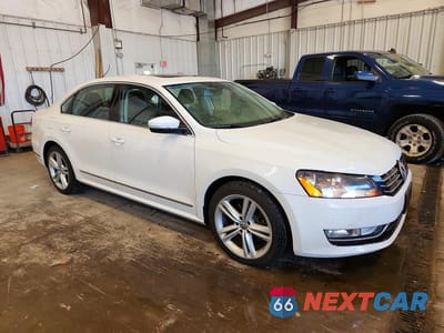Czwarte zdjęcie samochodu z boku: 2015 VOLKSWAGEN PASSAT SE VIN:1VWBV7A30FC042877 - miniatura