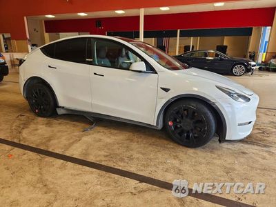Czwarte zdjęcie samochodu z boku: 2023 TESLA MODEL Y VIN:7SAYGAEE5PF808402 - miniatura