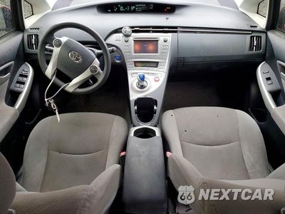 Zdjęcie 8 z 12 samochodu: 2013 TOYOTA PRIUS THREE VIN:JTDKN3DU9D0345364 - miniatura