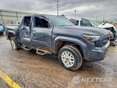 Czwarte zdjęcie samochodu z boku: 2024 TOYOTA TACOMA SR5 VIN:3TMLB5JN2RM087182 - miniatura