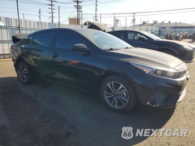 Czwarte zdjęcie samochodu z boku: 2024 KIA FORTE LXS VIN:3KPF24AD8RE753941 - miniatura