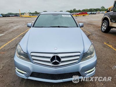 Piąte zdjęcie samochodu w środku: 2013 MERCEDES-BENZ C 250 VIN:WDDGF4HB3DA755479 - miniatura
