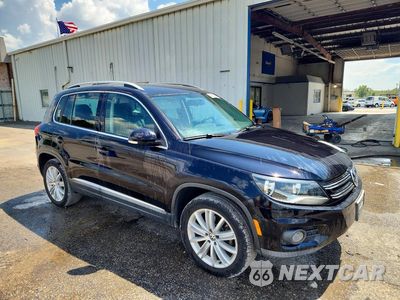Czwarte zdjęcie samochodu z boku: 2013 VOLKSWAGEN TIGUAN S VIN:WVGAV3AX4DW575963 - miniatura