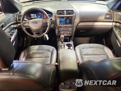 Zdjęcie 8 z 13 samochodu: 2019 FORD EXPLORER XLT VIN:1FM5K8D80KGA02531 - miniatura