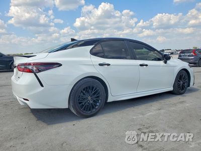 Trzecie zdjęcie samochodu z tyłu: 2022 TOYOTA CAMRY HYBRID SE NIGHTSHADE VIN:4T1T31AK1NU035653 - miniatura