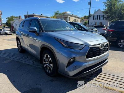 Czwarte zdjęcie samochodu z boku: 2023 TOYOTA HIGHLANDER XLE VIN:5TDKDRBHXPS021904 - miniatura