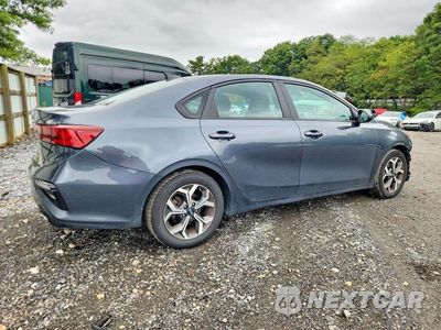 Trzecie zdjęcie samochodu z tyłu: 2021 KIA FORTE LXS VIN:3KPF24AD8ME352379 - miniatura