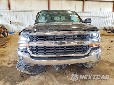 Piąte zdjęcie samochodu w środku: 2018 CHEVROLET SILVERADO K1500 LT VIN:3GCUKREC4JG622309 - miniatura