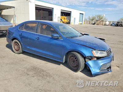 Czwarte zdjęcie samochodu z boku: 2017 VOLKSWAGEN JETTA S VIN:3VW2B7AJ3HM383828 - miniatura