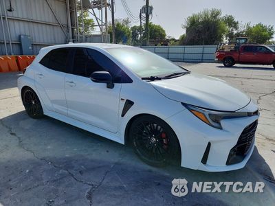 Czwarte zdjęcie samochodu z boku: 2023 TOYOTA GR COROLLA CORE VIN:JTNABAAE3PA006227 - miniatura
