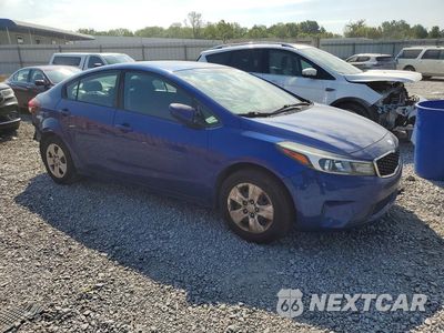 Czwarte zdjęcie samochodu z boku: 2017 KIA FORTE LX VIN:3KPFK4A79HE088363 - miniatura