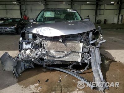 Piąte zdjęcie samochodu w środku: 2018 NISSAN ROGUE S VIN:5N1AT2MV3JC723169 - miniatura