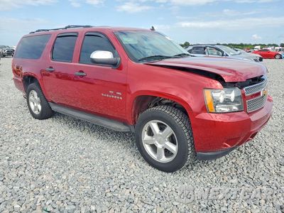 Czwarte zdjęcie samochodu z boku: 2014 CHEVROLET SUBURBAN K1500 LT VIN:1GNSKJE76ER168640 - miniatura