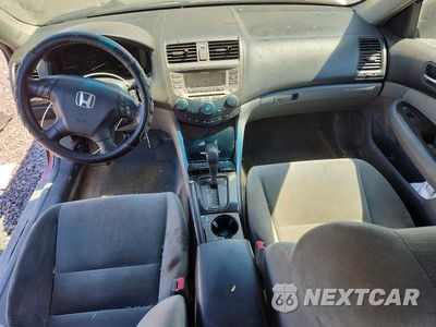 Zdjęcie 8 z 13 samochodu: 2006 HONDA ACCORD SE VIN:1HGCM56316A039037 - miniatura