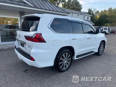 Czwarte zdjęcie samochodu z boku: 2017 LEXUS LX 570 VIN:JTJHY7AX2H4224341 - miniatura