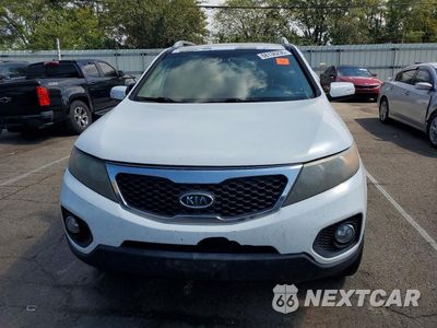 Piąte zdjęcie samochodu w środku: 2011 KIA SORENTO EX VIN:5XYKU4A2XBG047389 - miniatura