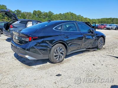Trzecie zdjęcie samochodu z tyłu: 2026 HYUNDAI SONATA HYBRID BLUE VIN:KMHL24JJ7TA157900 - miniatura