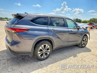 Trzecie zdjęcie samochodu z tyłu: 2023 TOYOTA HIGHLANDER XLE VIN:5TDKDRAH6PS000503 - miniatura
