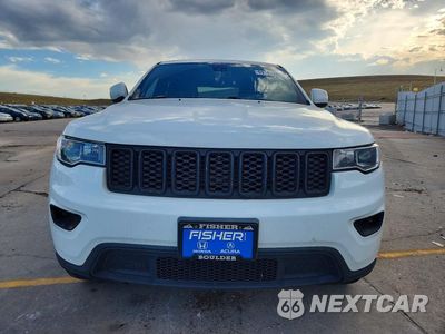 Piąte zdjęcie samochodu w środku: 2017 JEEP GRAND CHEROKEE LAREDO VIN:1C4RJFAG4HC689571 - miniatura