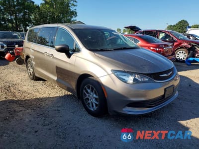 Czwarte zdjęcie samochodu z boku: 2017 CHRYSLER PACIFICA LX VIN:2C4RC1CG4HR628500 - miniatura
