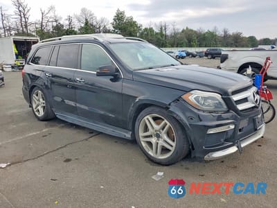 Czwarte zdjęcie samochodu z boku: 2015 MERCEDES-BENZ GL 550 4MATIC VIN:4JGDF7DE4FA551416 - miniatura
