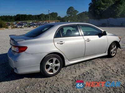 Trzecie zdjęcie samochodu z tyłu: 2012 TOYOTA COROLLA S VIN:2T1BU4EE8CC871280 - miniatura